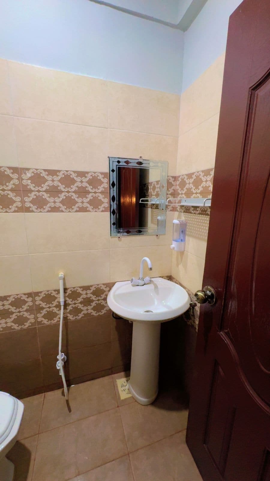 Stylish 1BR Condo · Best Location DHA Phase 6 photo 3