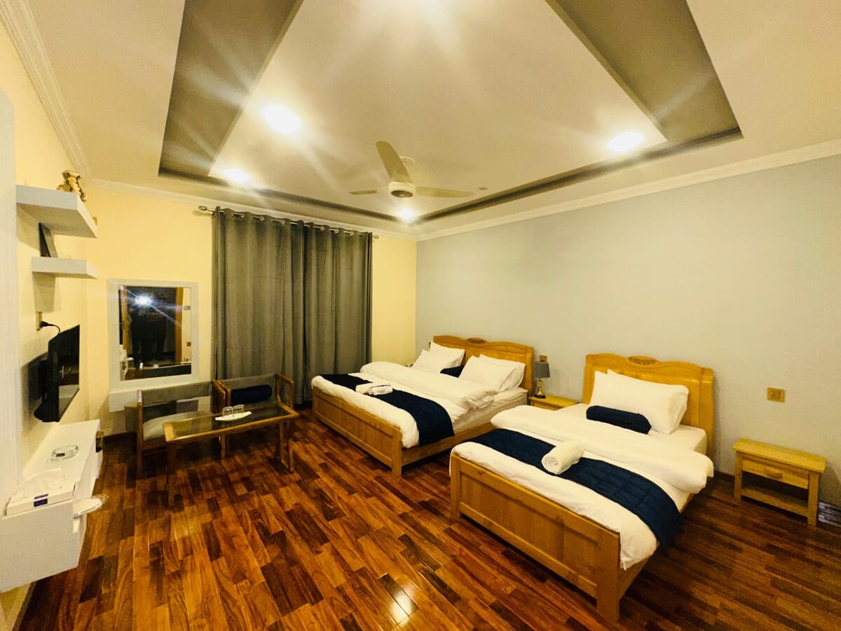 Charming Twin Suite · Lush Garden & Mountain Views photo 3