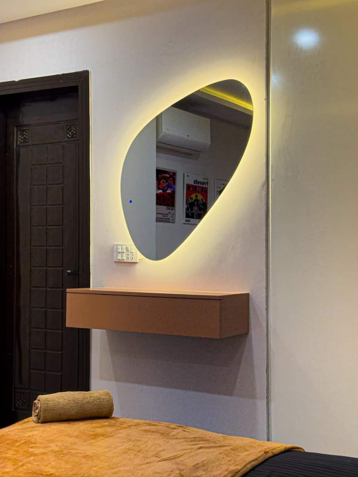 Friends Suit 1BHK | Modern Themed Apartment photo 5