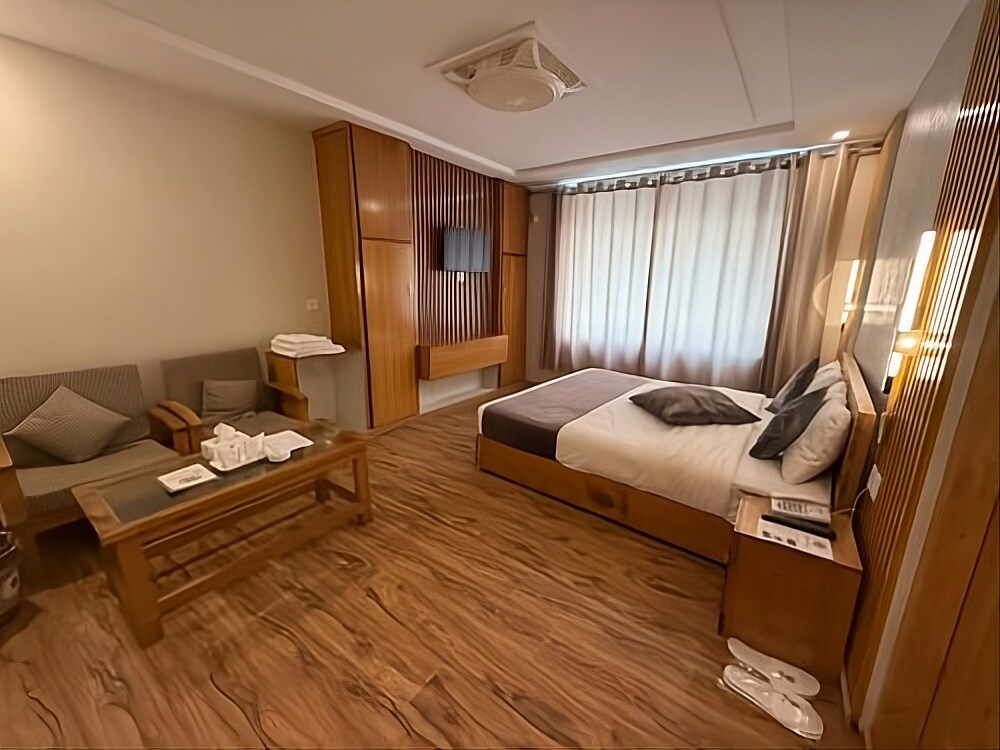 Modern Alpine Retreat in Skardu & Mountain Views photo 2