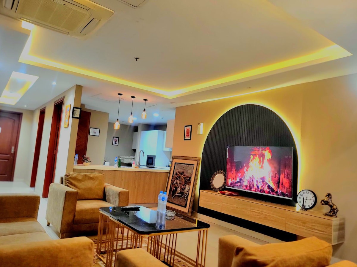 Modern 11th Floor Retreat with Panoramic Views photo 2