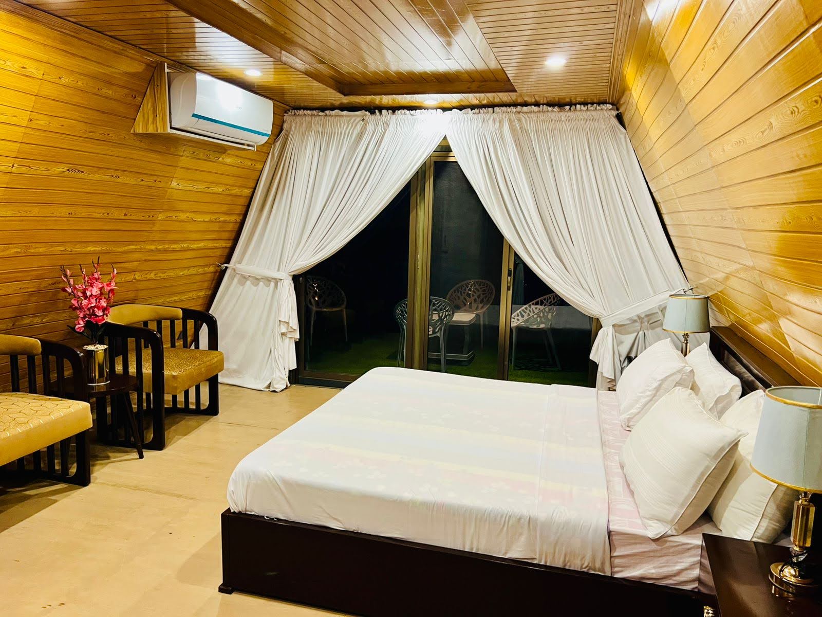 The Luxury & Modern Approach (Platinum Hut) photo 2