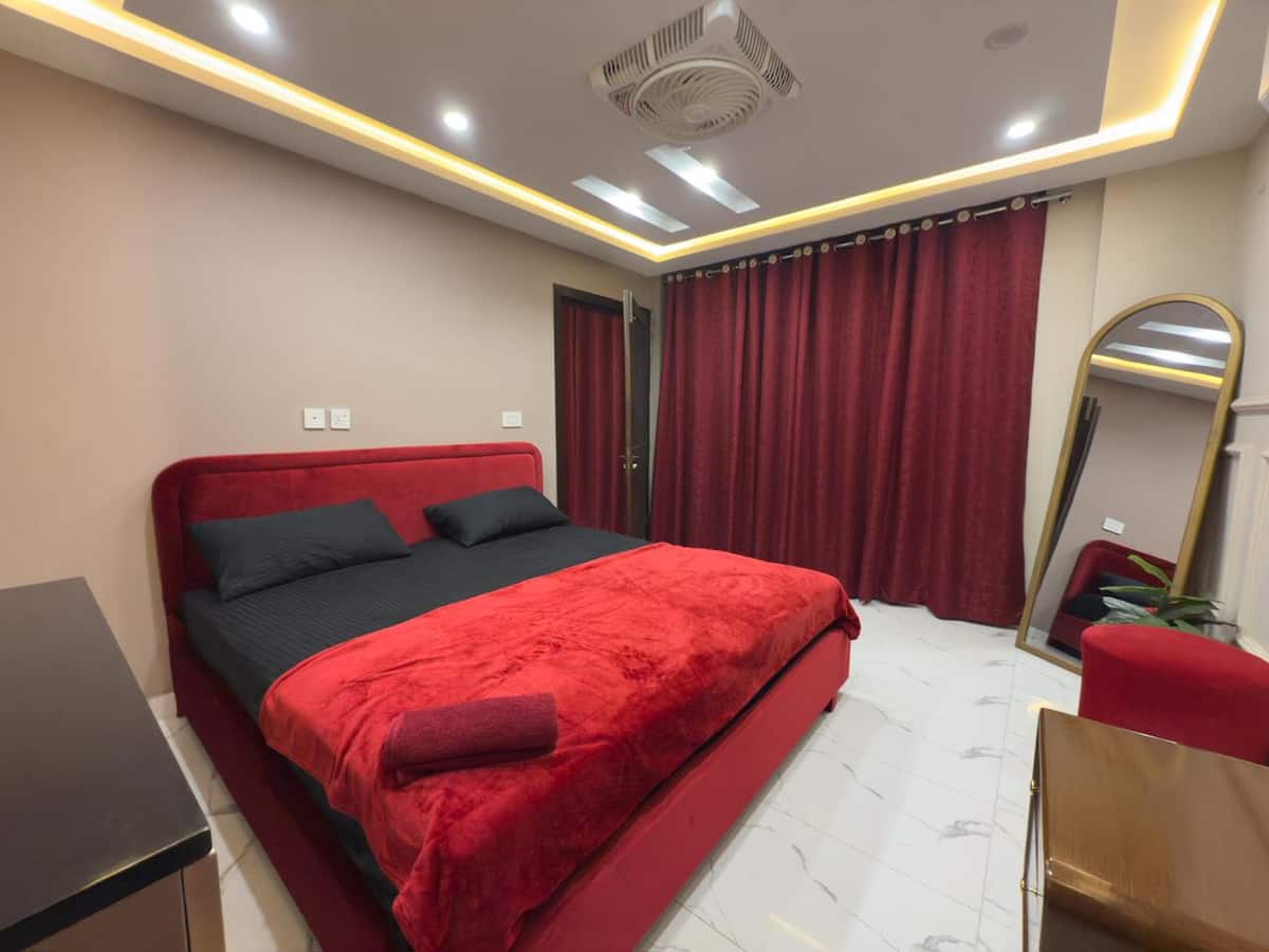 Money Heist Theme 1 Bedroom Apartment Premium Stay photo 2