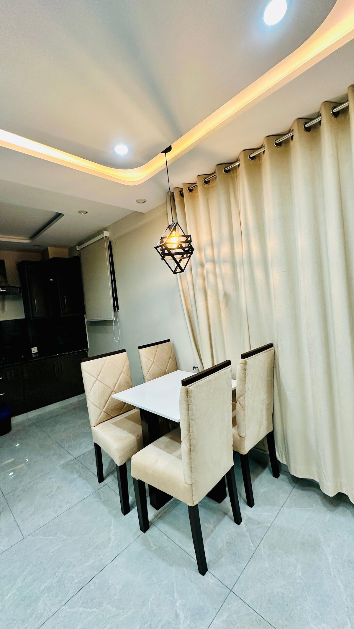Comfortable 1BR | Best Location in Bahria Lahore photo 3