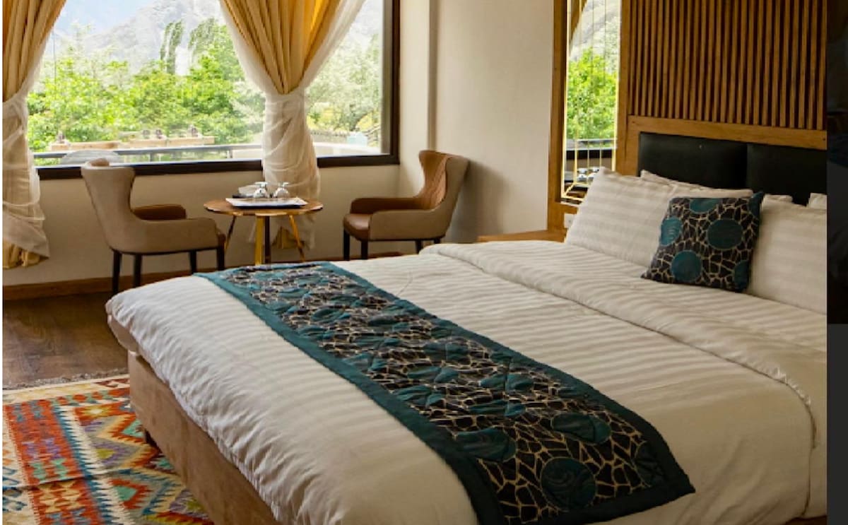 Deluxe Room · Stunning Hunza Valley Views photo 5