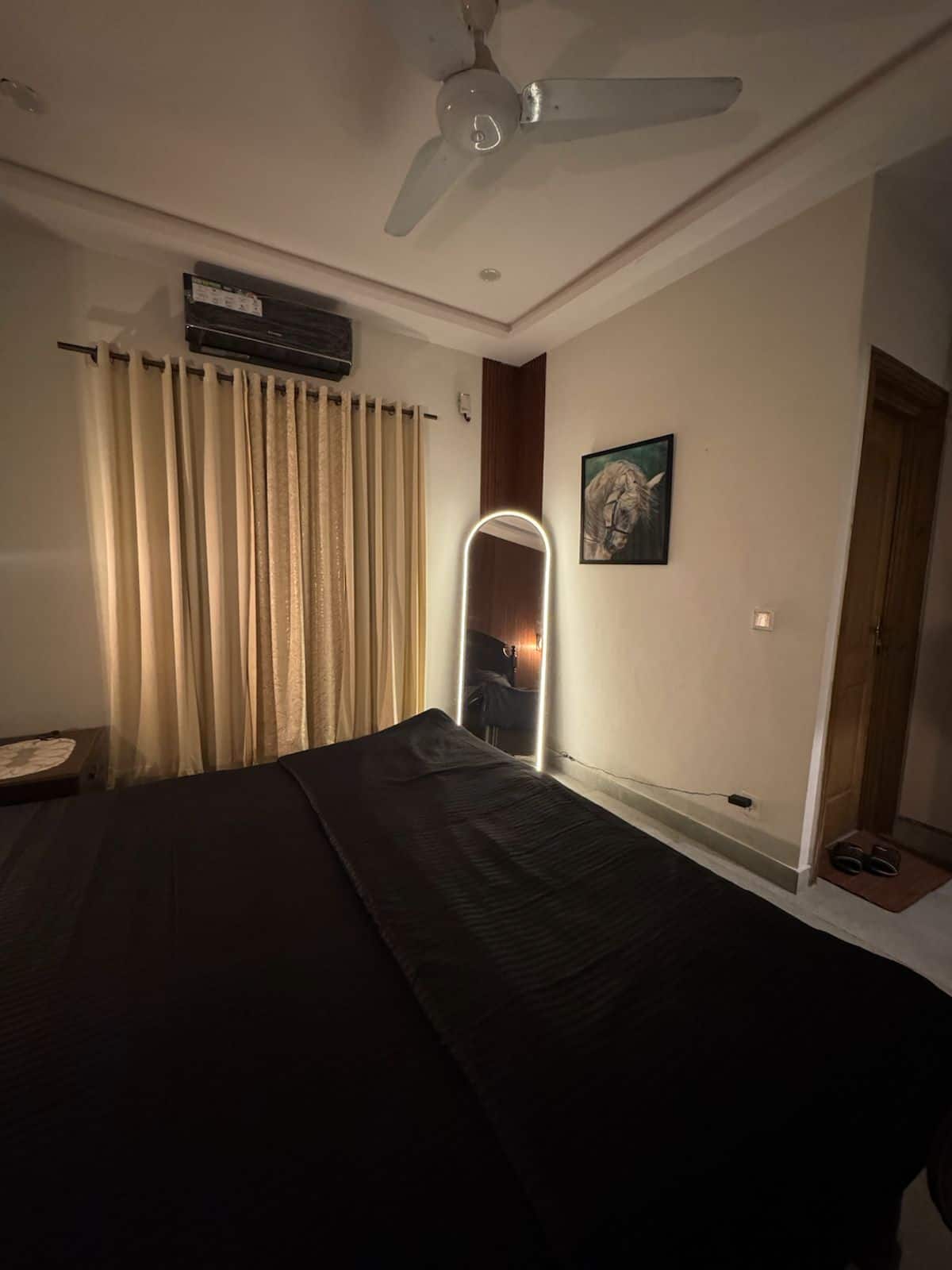 Cozy 1BHK in E-11 photo 4