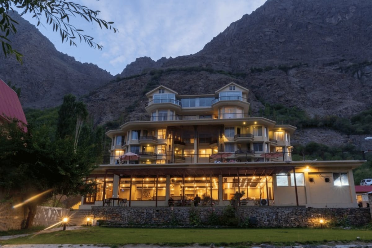 Royal Skardu Retreat: Designer Garden & Views photo 2
