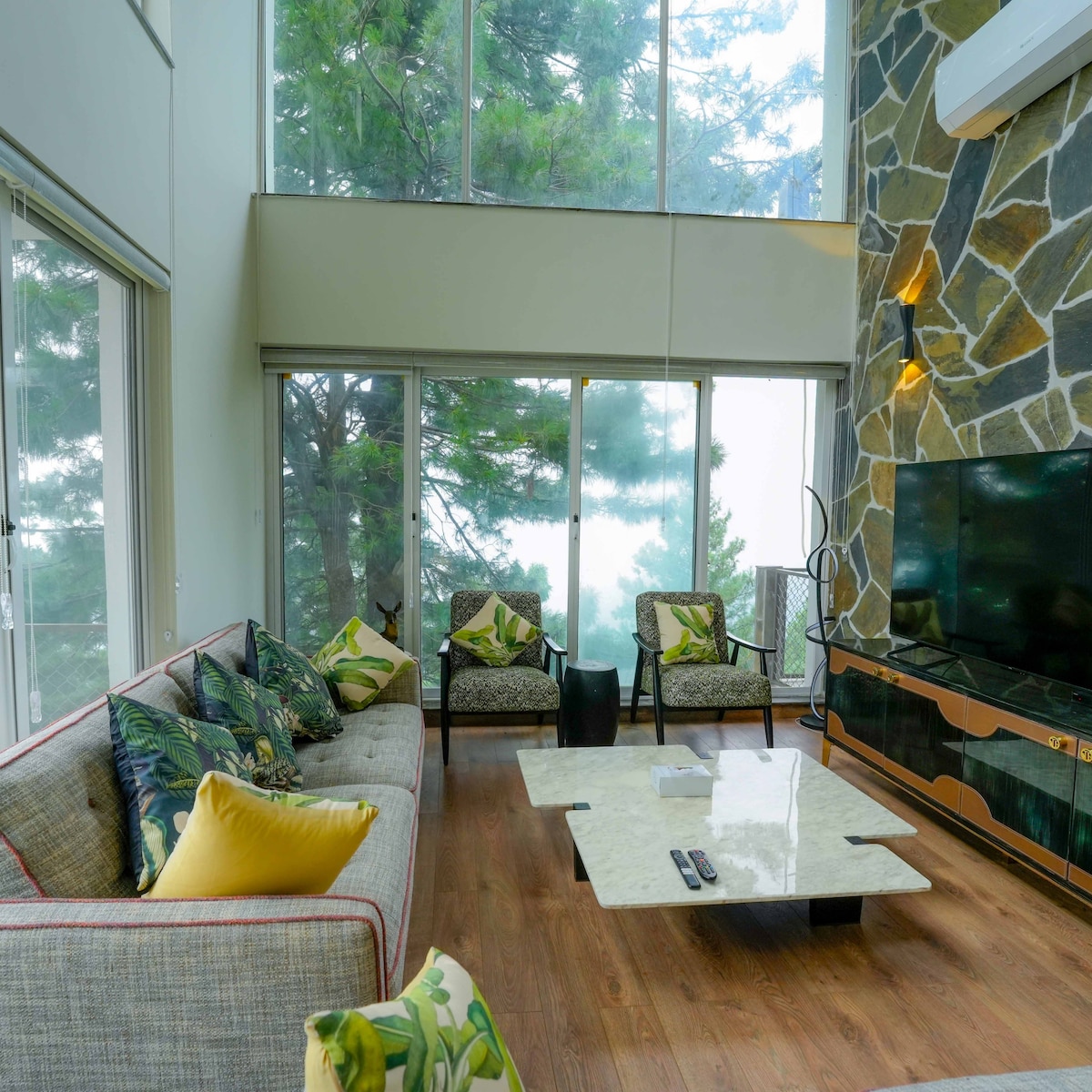 Junior Presidential Stone Suite | Pine Forest View photo 4