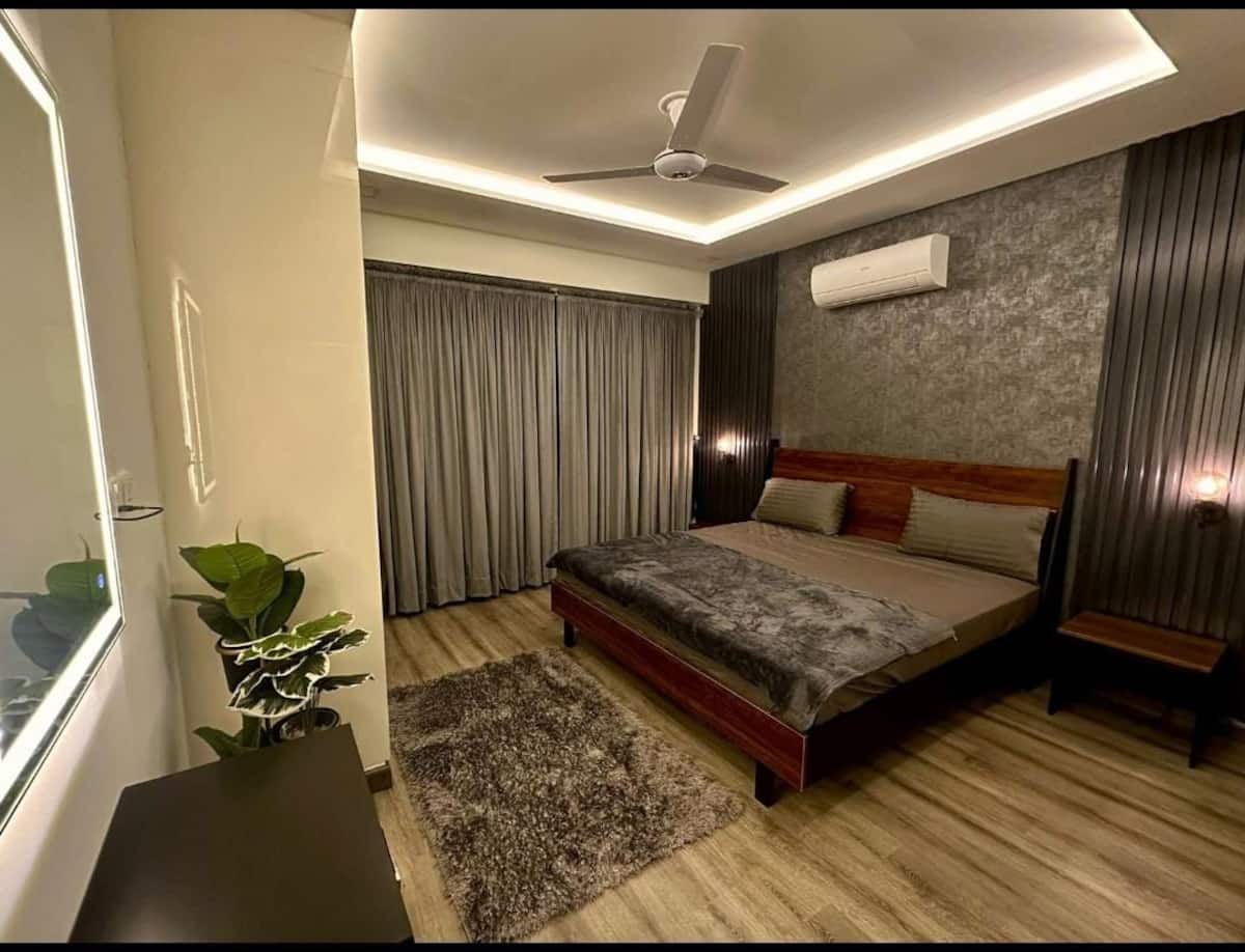 Fun 1-BHK with Snooker Table – Zameen Opal, Lahore photo 2