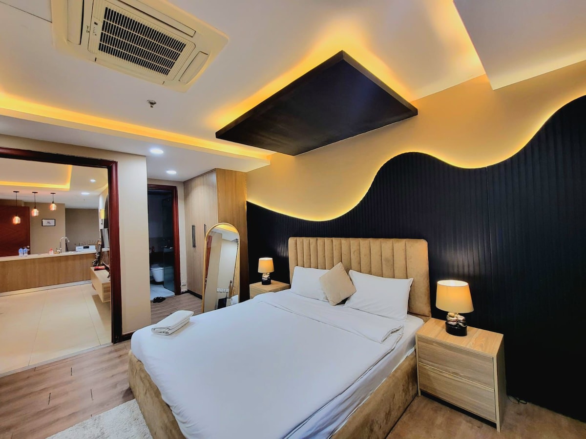 Modern 11th Floor Retreat with Panoramic Views photo 4