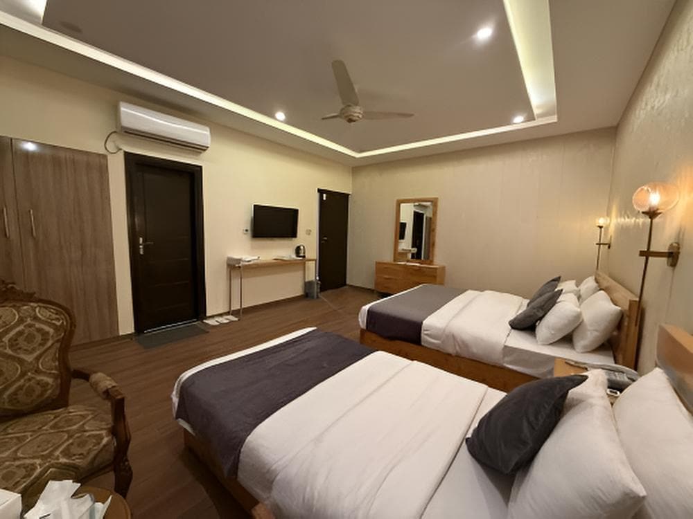 Luxury Suite in Skardu · King Bed & Private Lounge photo 3