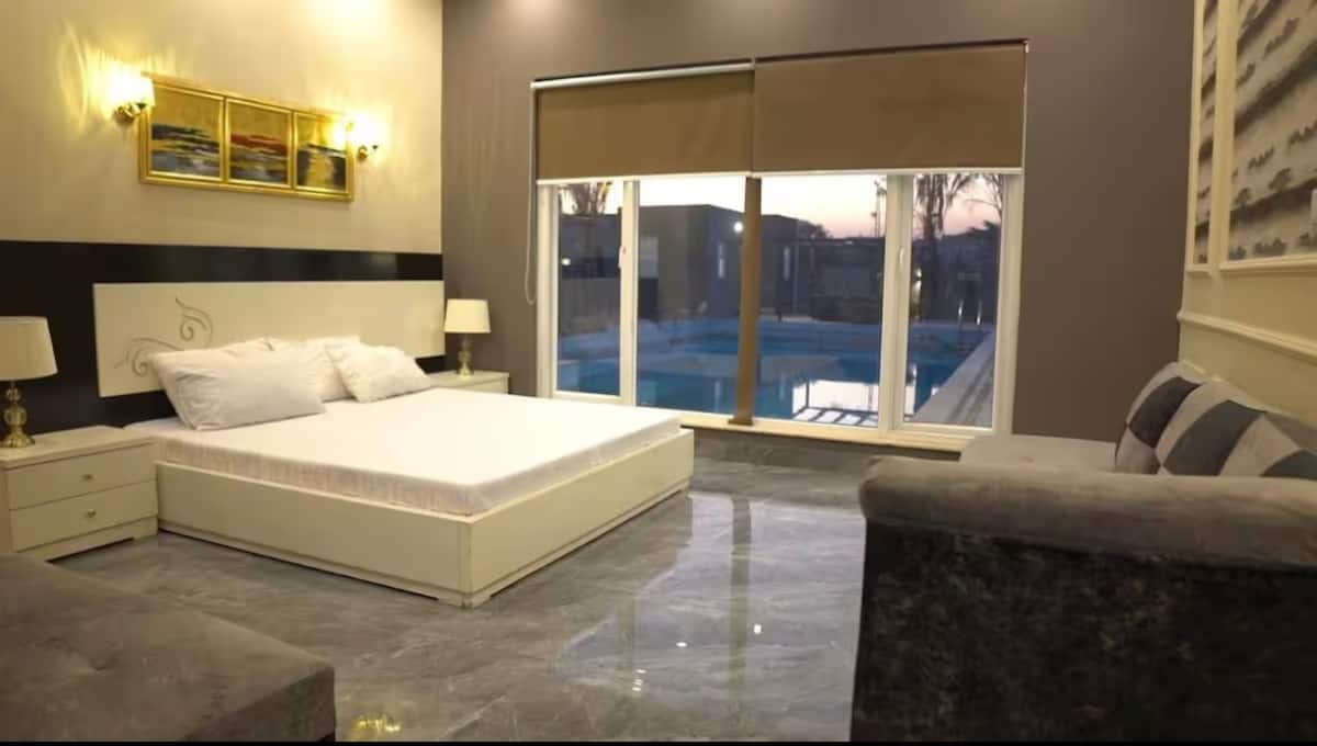 Elite 4-Kanal Modern Retreat: Pool & Waterfall photo 2