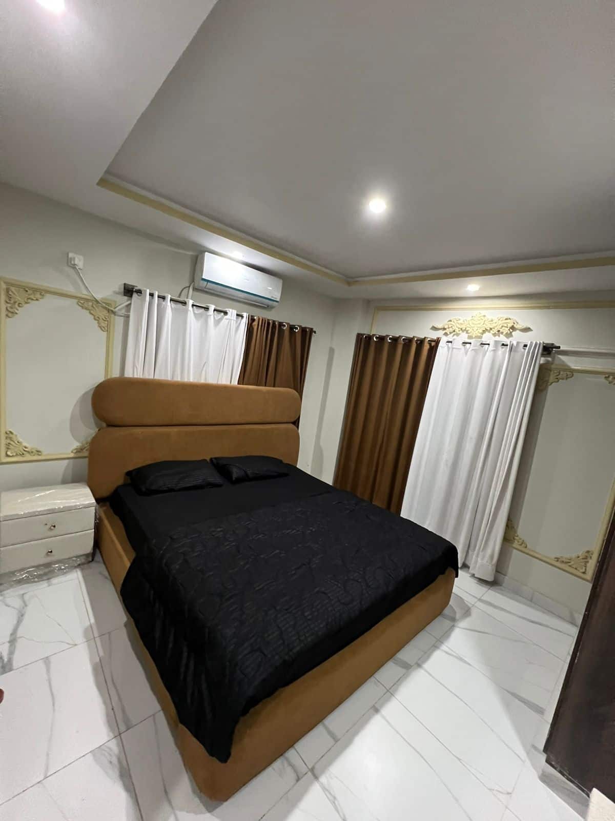 Executive 2BR Apartment | Phase 8 Bahria Town photo 2