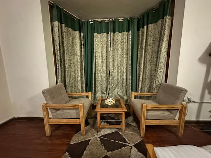 Family-Friendly Haven: 2 Beds Abbottabad photo 3