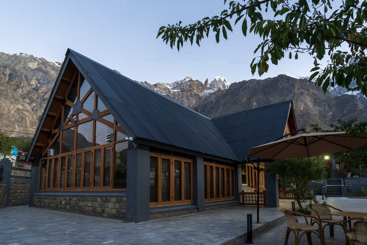 Colonial Chalet Room · Karakoram View · Hunza photo 4