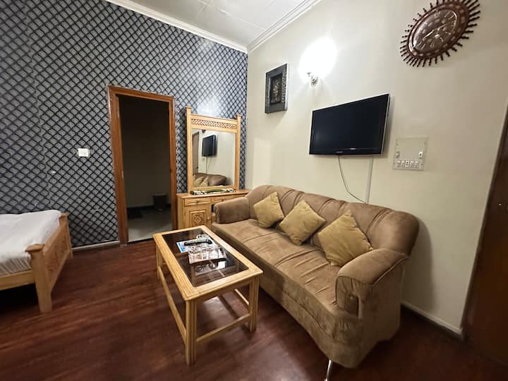 Family-Friendly Haven: 2 Beds Abbottabad photo 2