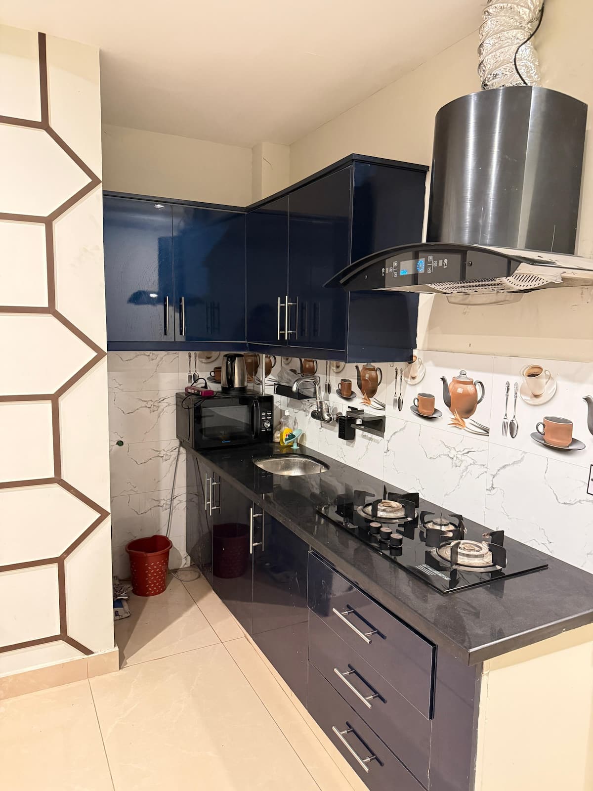 Cozy Modern Apartment in Secure Bahria Town Lahore photo 3