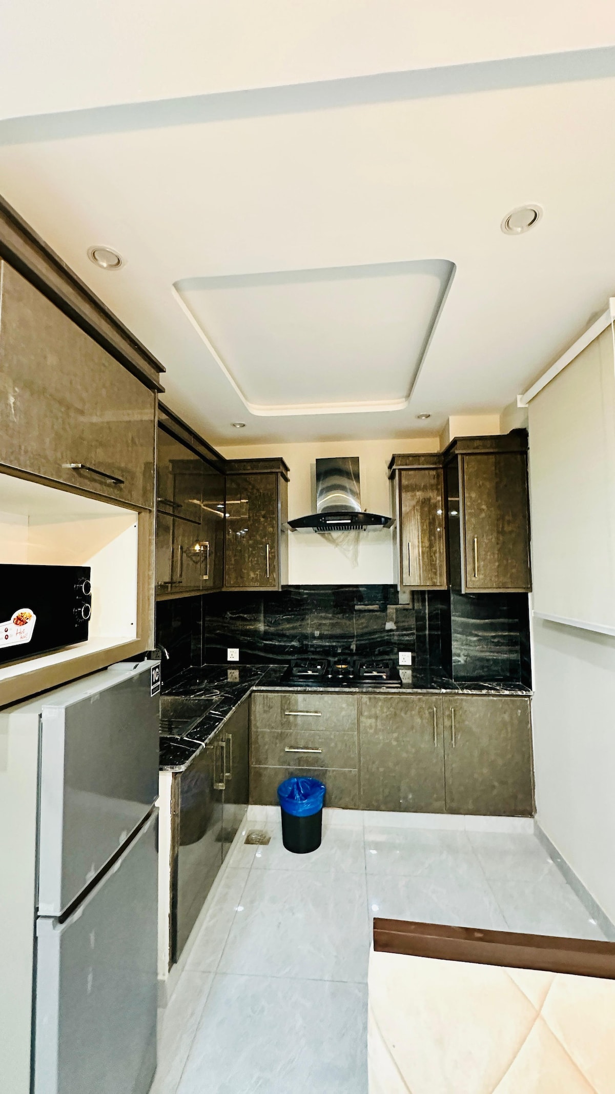Comfortable 1BR | Best Location in Bahria Lahore photo 4