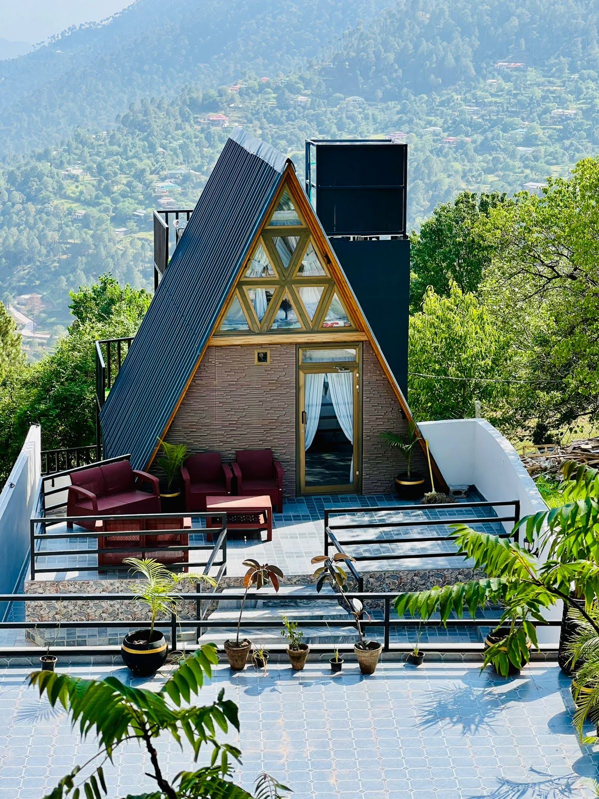 The Luxury & Modern Approach (Platinum Hut)