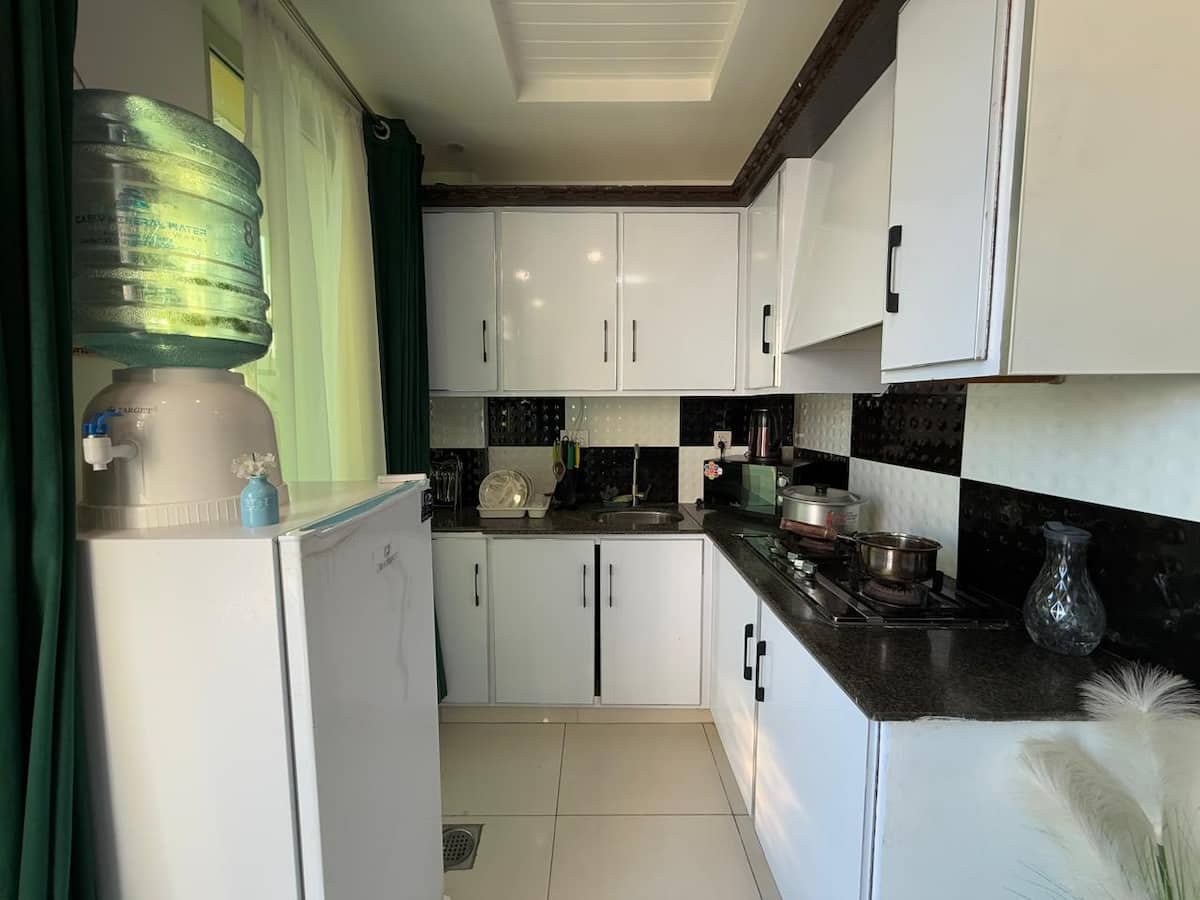 1BHK Flat | Secure Building | Scenic Window View photo 5