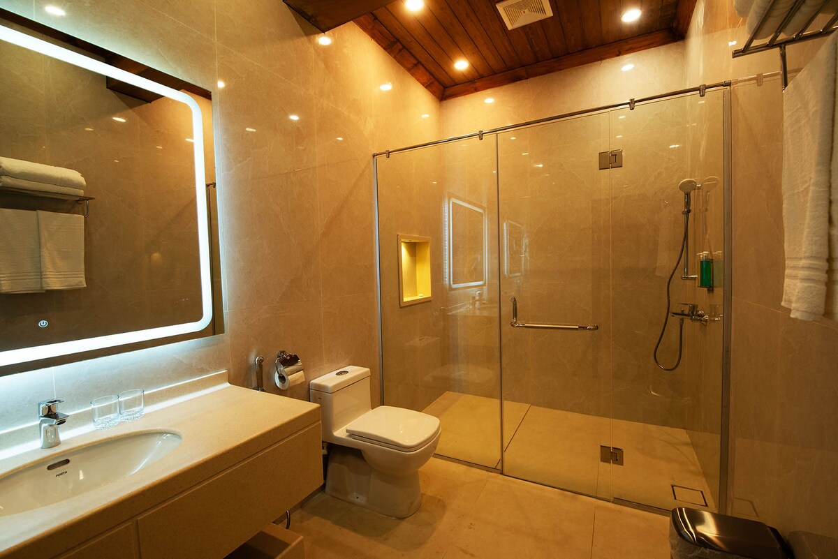 Signature Suite · Living Room · Ayubia Pines photo 4