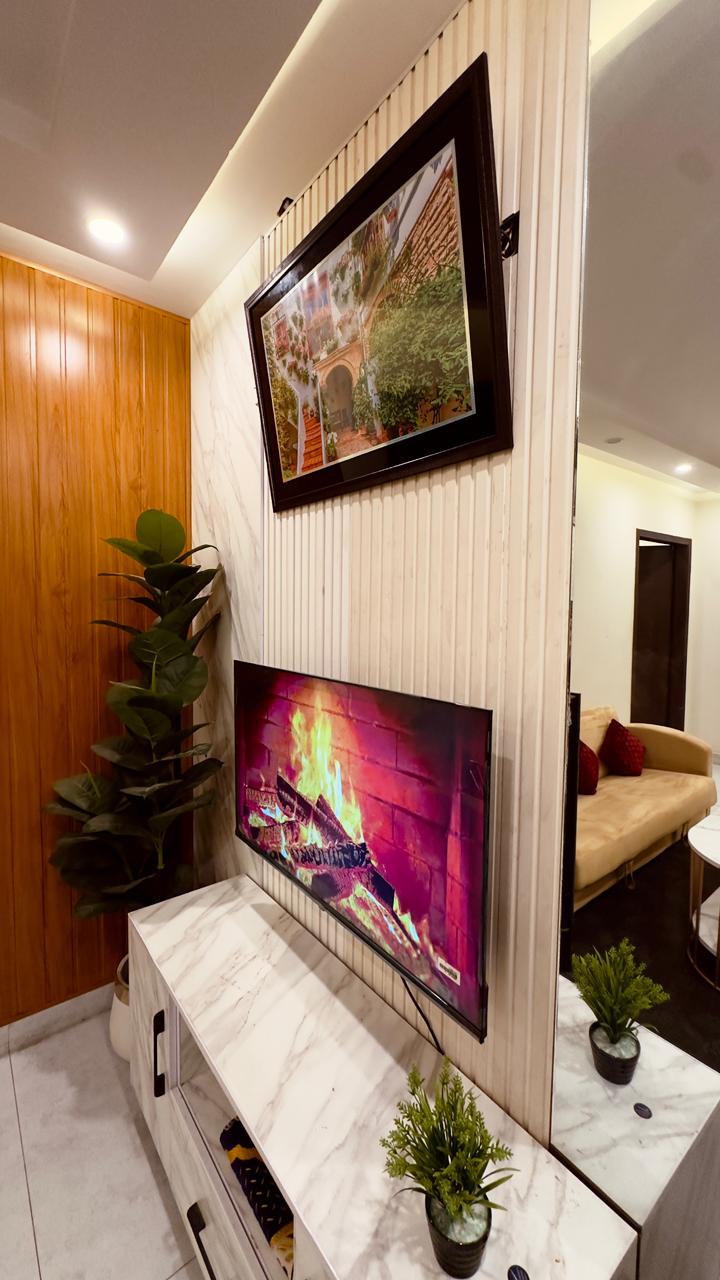 Luxury 1BR Near Grand Mosque · Bahria Town LHR photo 3