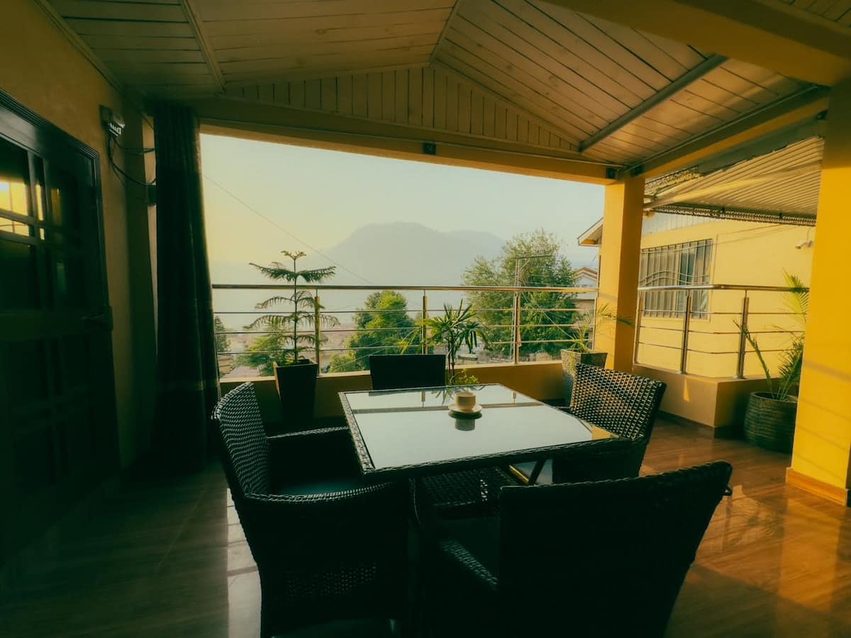 Cloud-Nine Comfort: Luxury Room in Muzaffarabad photo 3