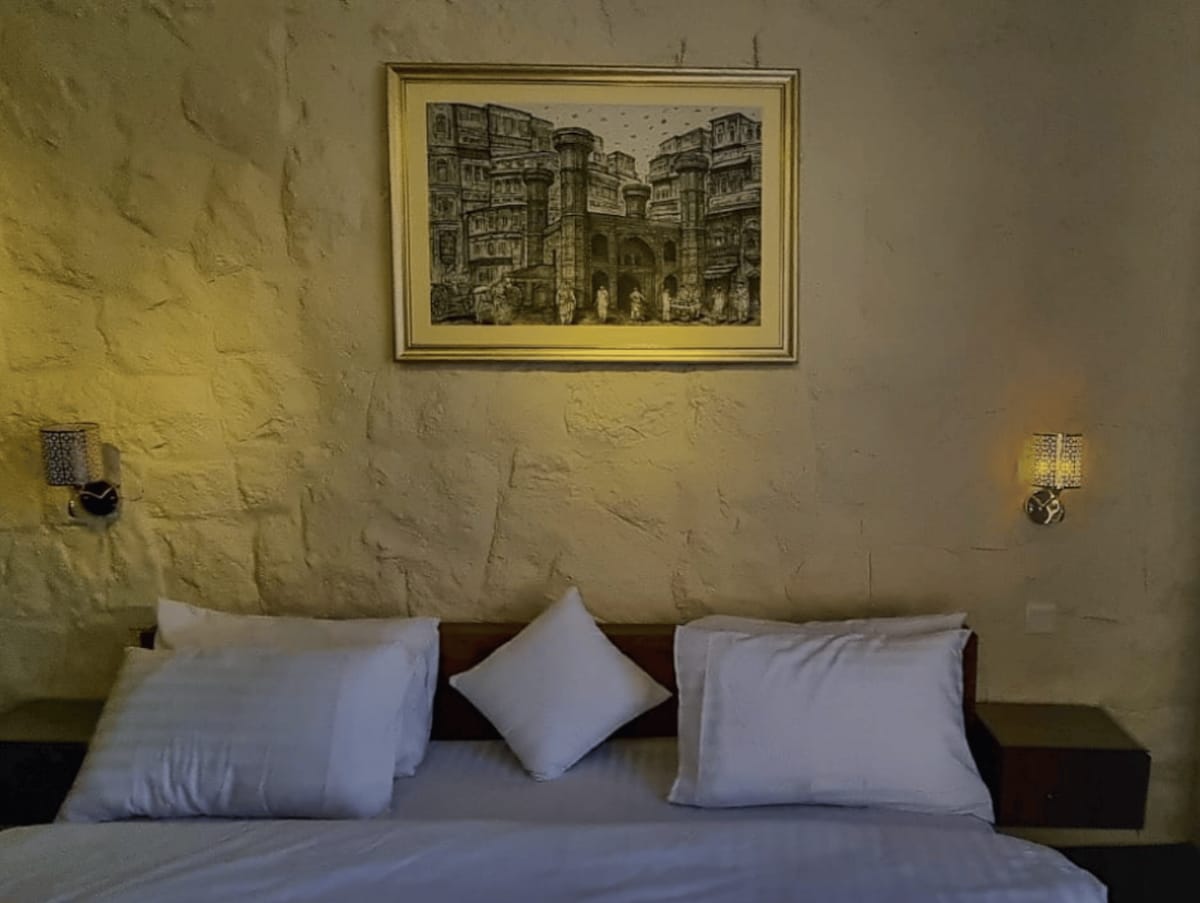 Luxury Room | Scenic River & Mountain Vista photo 4