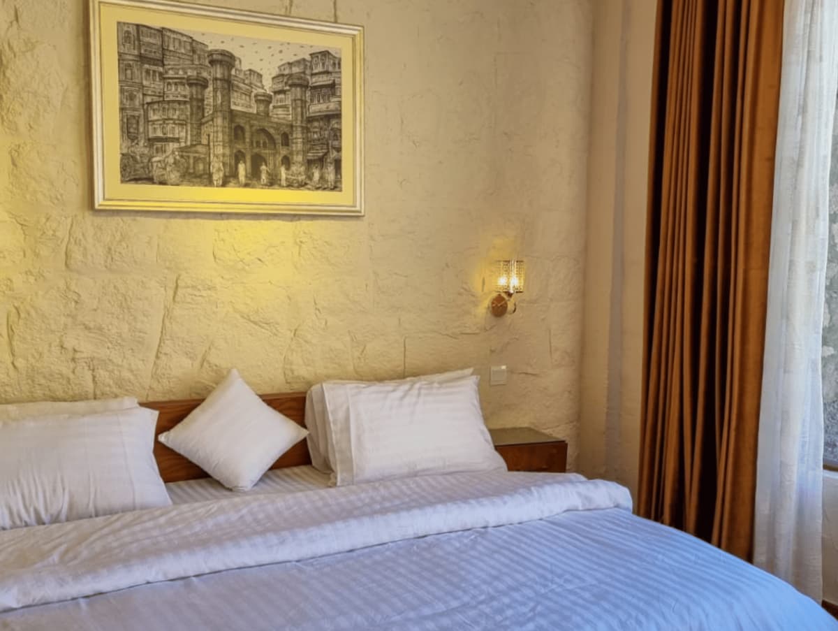 Luxury Room | Scenic River & Mountain Vista photo 3