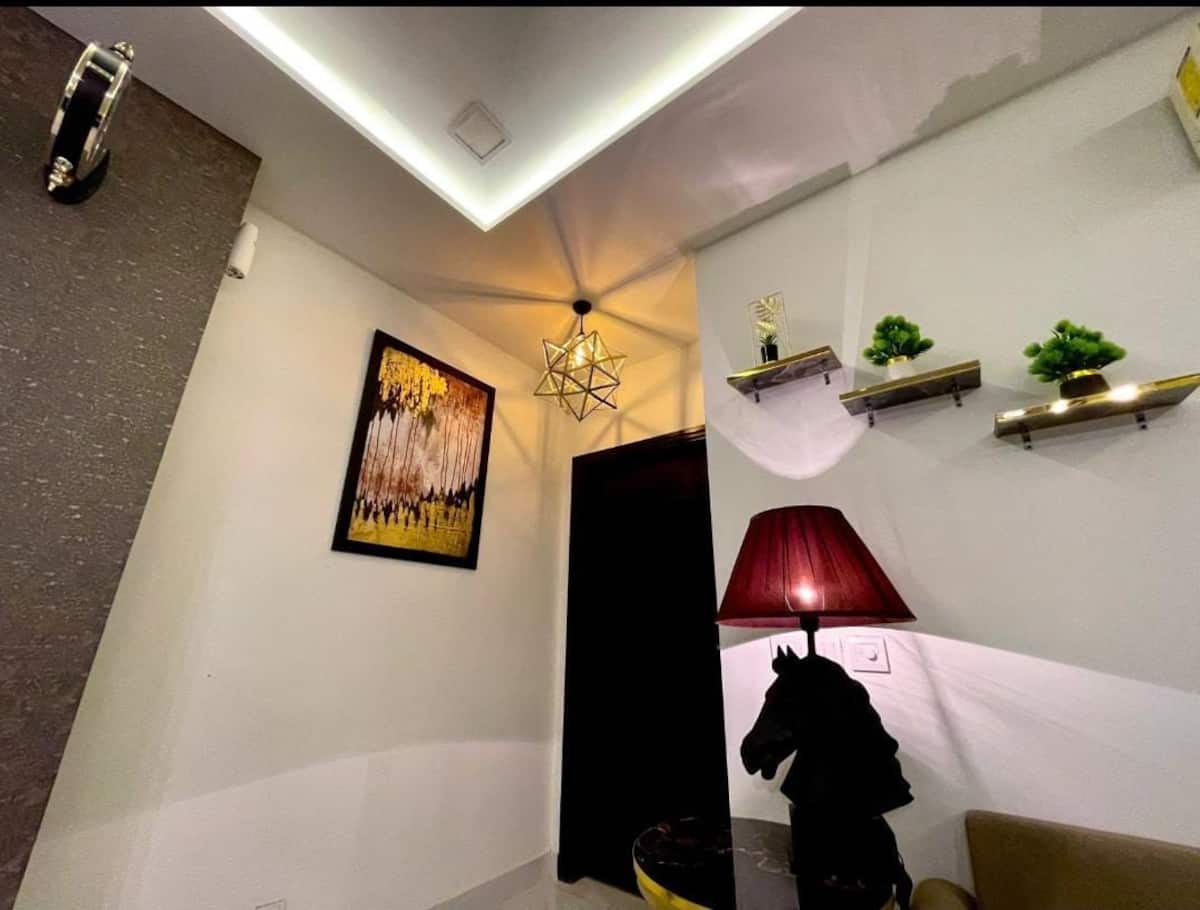 Fun 1-BHK with Snooker Table – Zameen Opal, Lahore photo 3