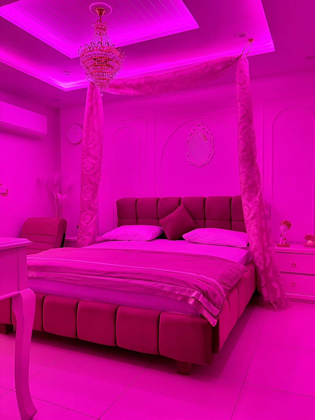 Barbie Themed Luxury Apartment Near Eiffel Tower photo 4