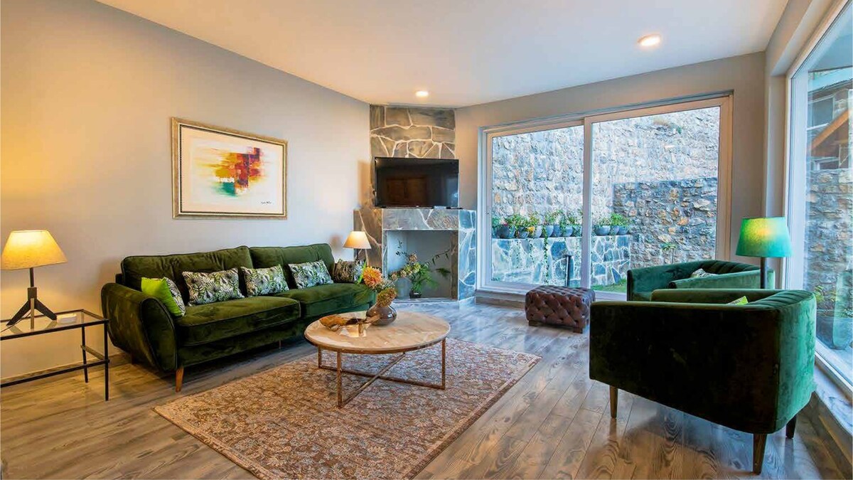 Lux Alpine Stone Villa with Panoramic Pine Views photo 5