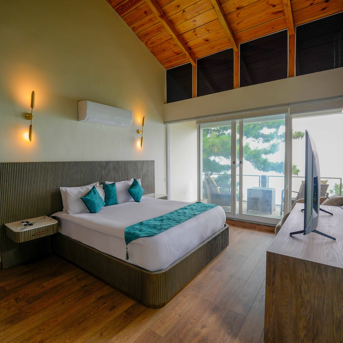 Junior Presidential Stone Suite | Pine Forest View