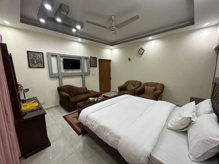 1BHK Family Stay | Parking & Lawn photo 5