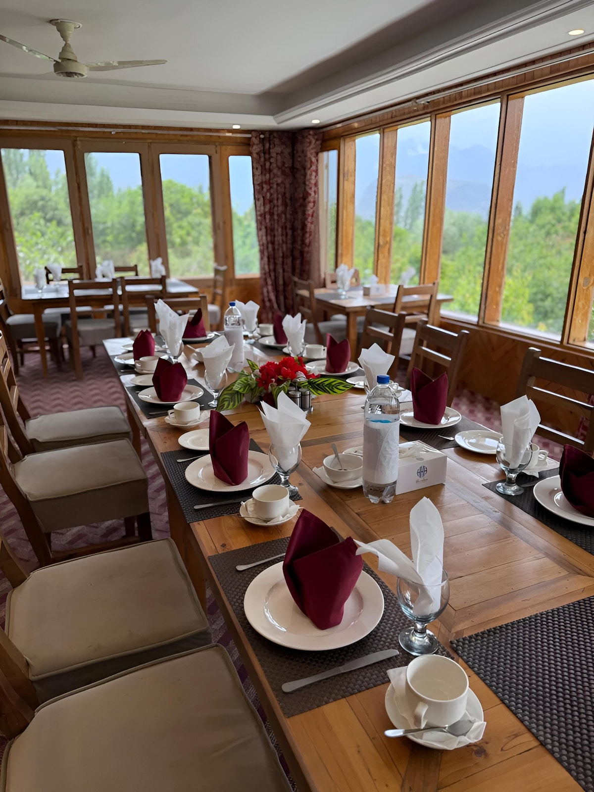 Deluxe King Room in Skardu · Garden Window photo 2
