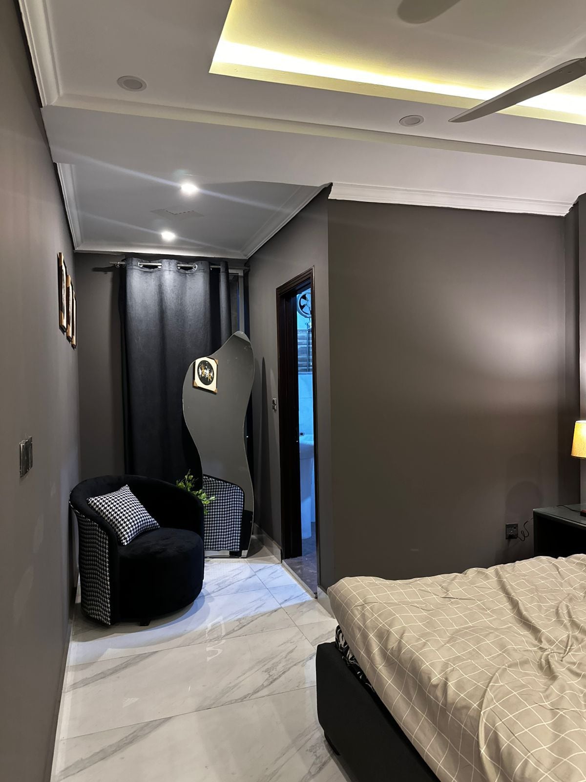Elegant 2BR Apartment · Heart of Bahria Town photo 2