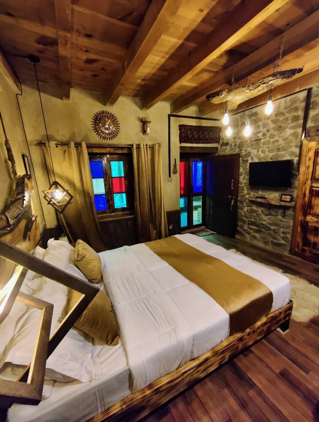 Spacious Executive Suite · Grand Mountain View