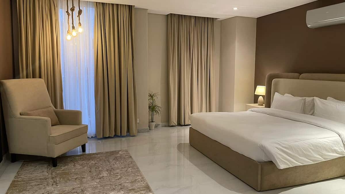 Luxury 1BHK | MM Alam Road | Gulberg III Lahore photo 2