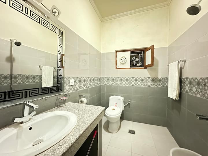 Family-Friendly Haven: 2 Beds Abbottabad photo 5