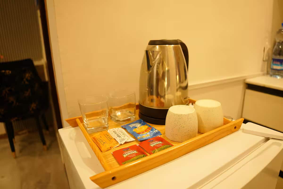 Sleek Studio Living | Includes Kitchen, TV & WiFi photo 2