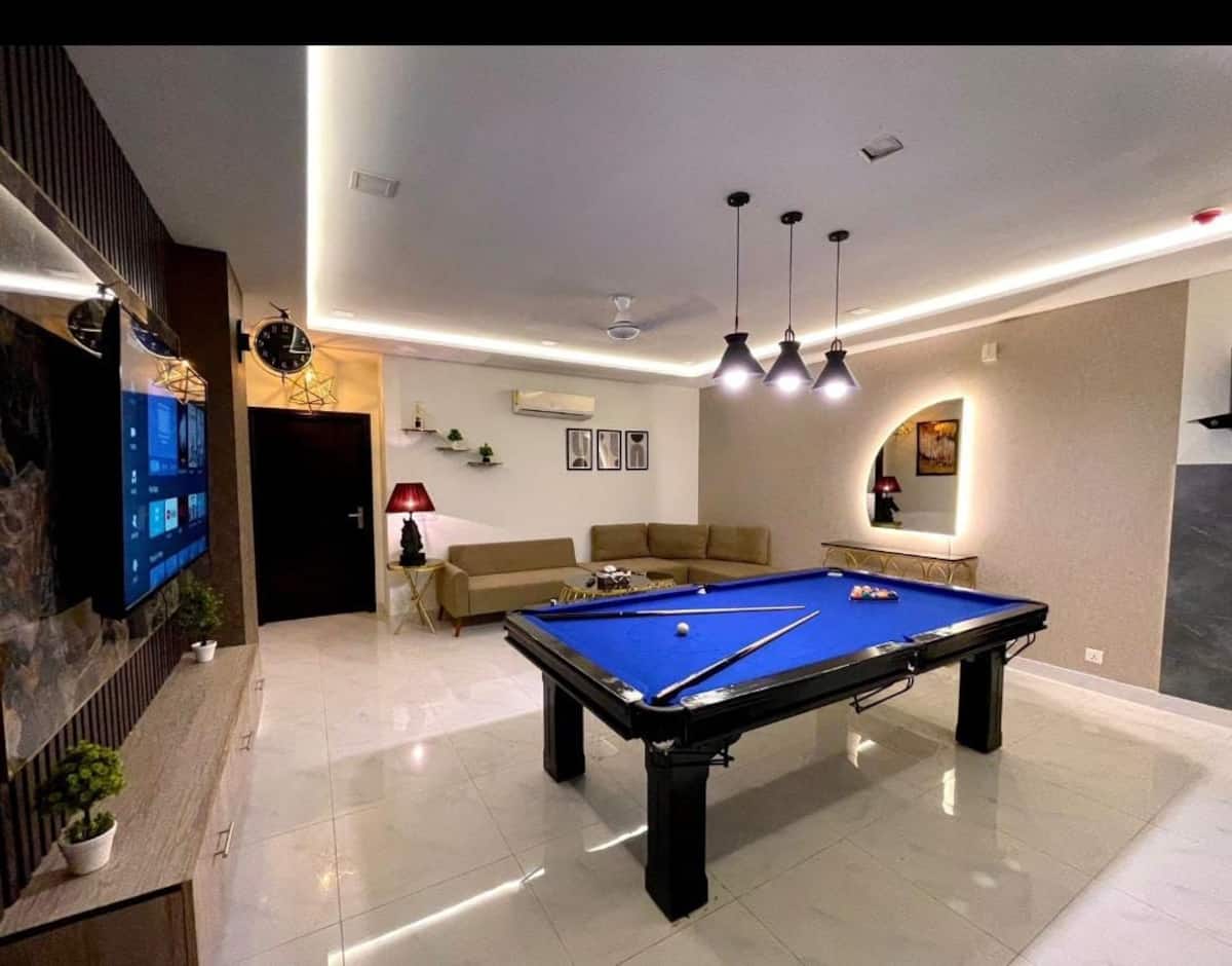 Fun 1-BHK with Snooker Table – Zameen Opal, Lahore photo 4