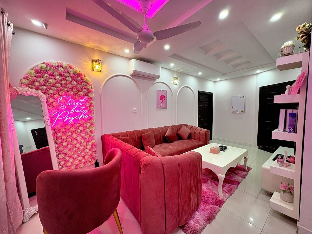 Barbie Themed Luxury Apartment Near Eiffel Tower photo 2