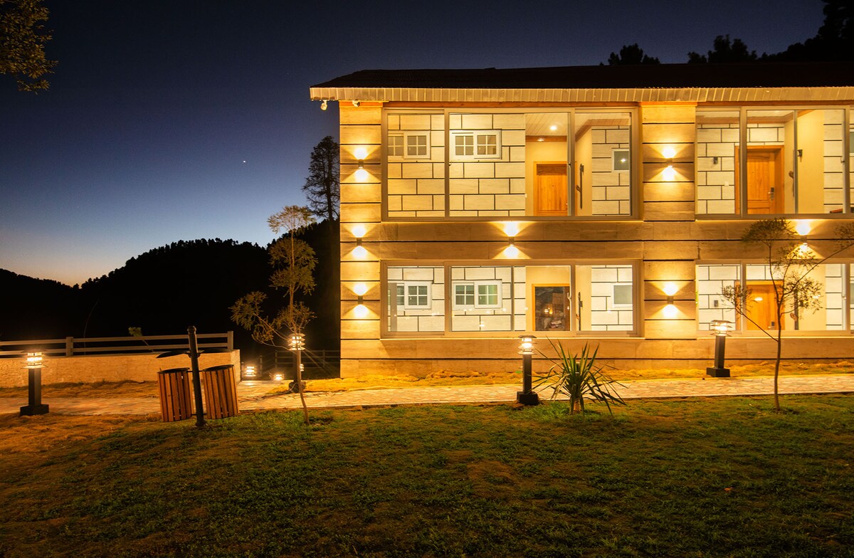 Luxury Deluxe Room · Pine Hills Ayubia photo 2