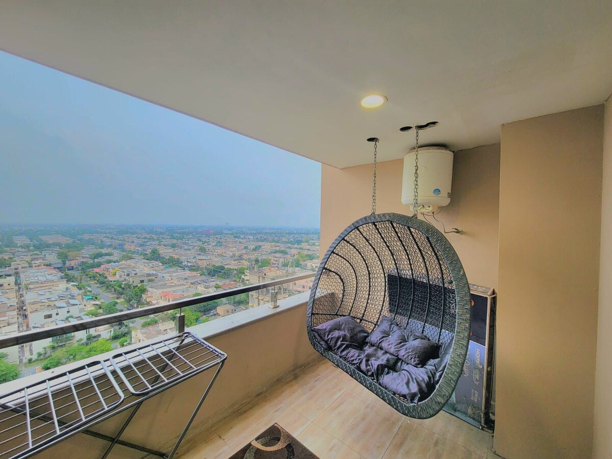 Modern 11th Floor Retreat with Panoramic Views photo 3