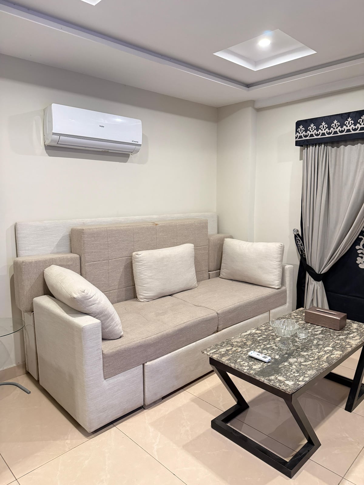 Cozy Modern Apartment in Secure Bahria Town Lahore photo 5