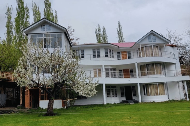 Modern Luxury Villa · Panoramic Skardu Views