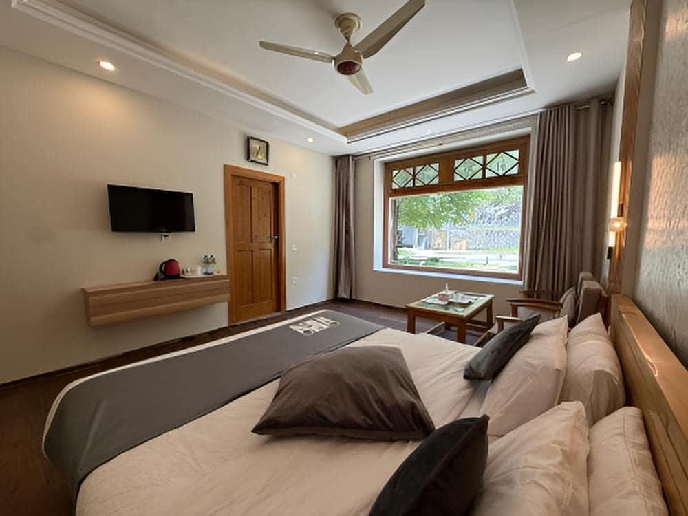 Deluxe King Room in Skardu · Garden Window photo 5