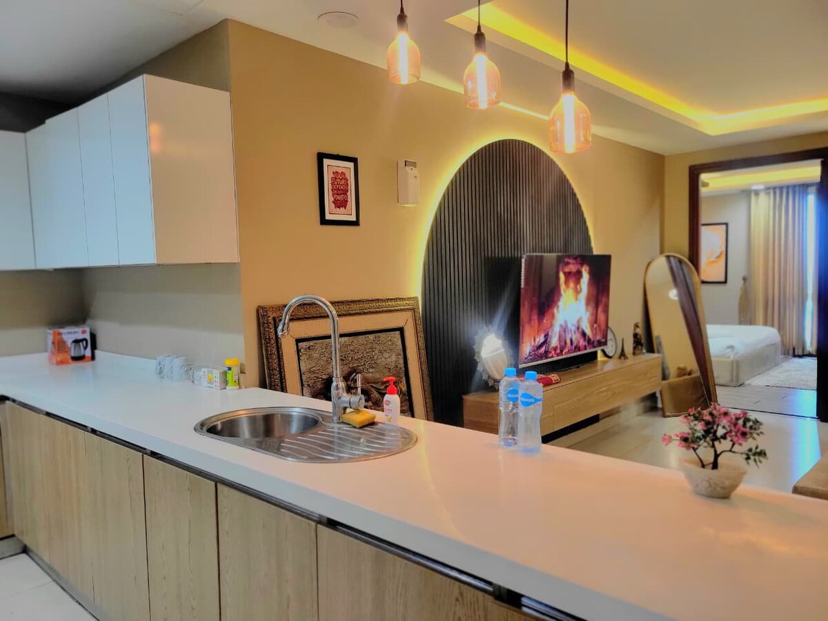 Modern 11th Floor Retreat with Panoramic Views photo 5