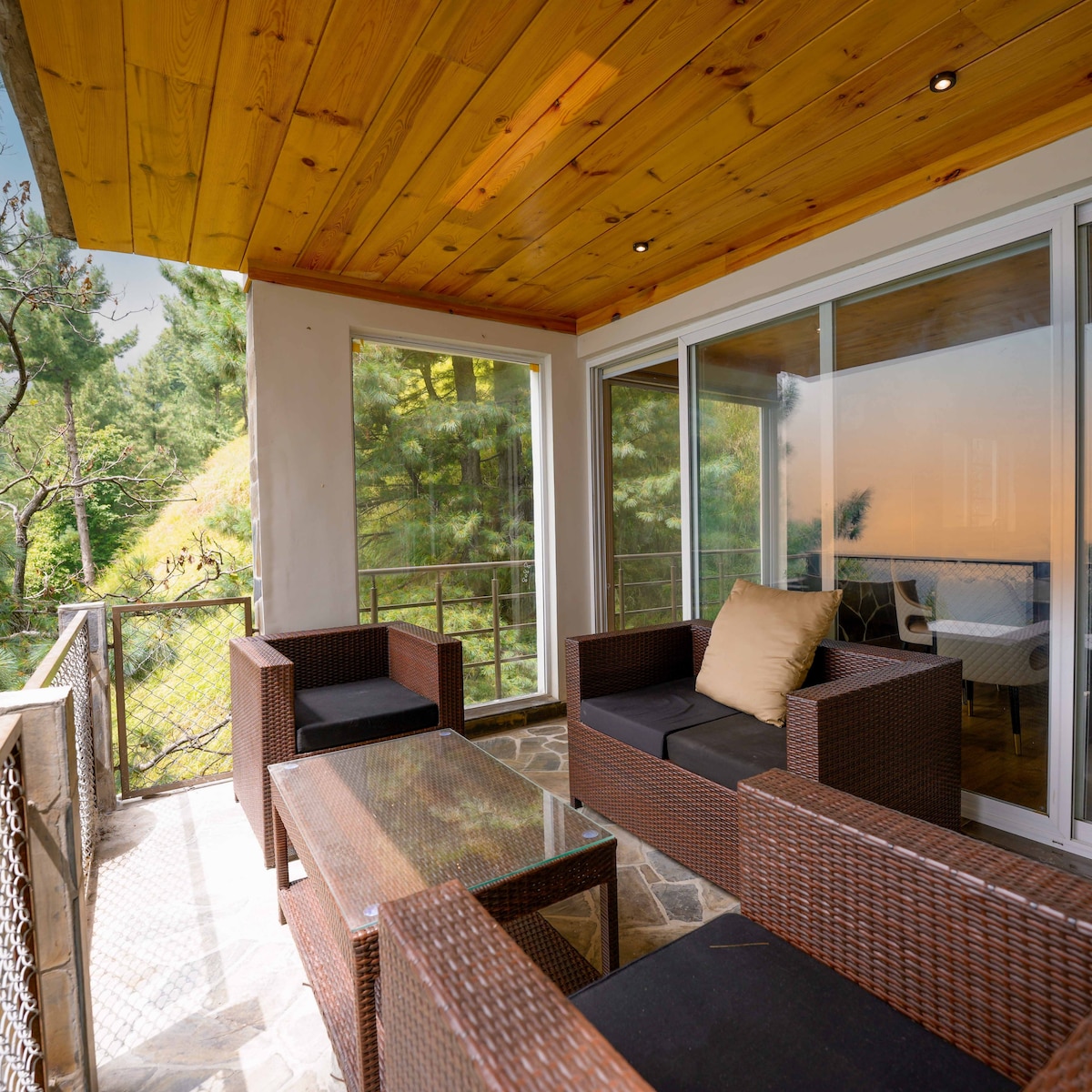 Junior Presidential Stone Suite | Pine Forest View photo 5