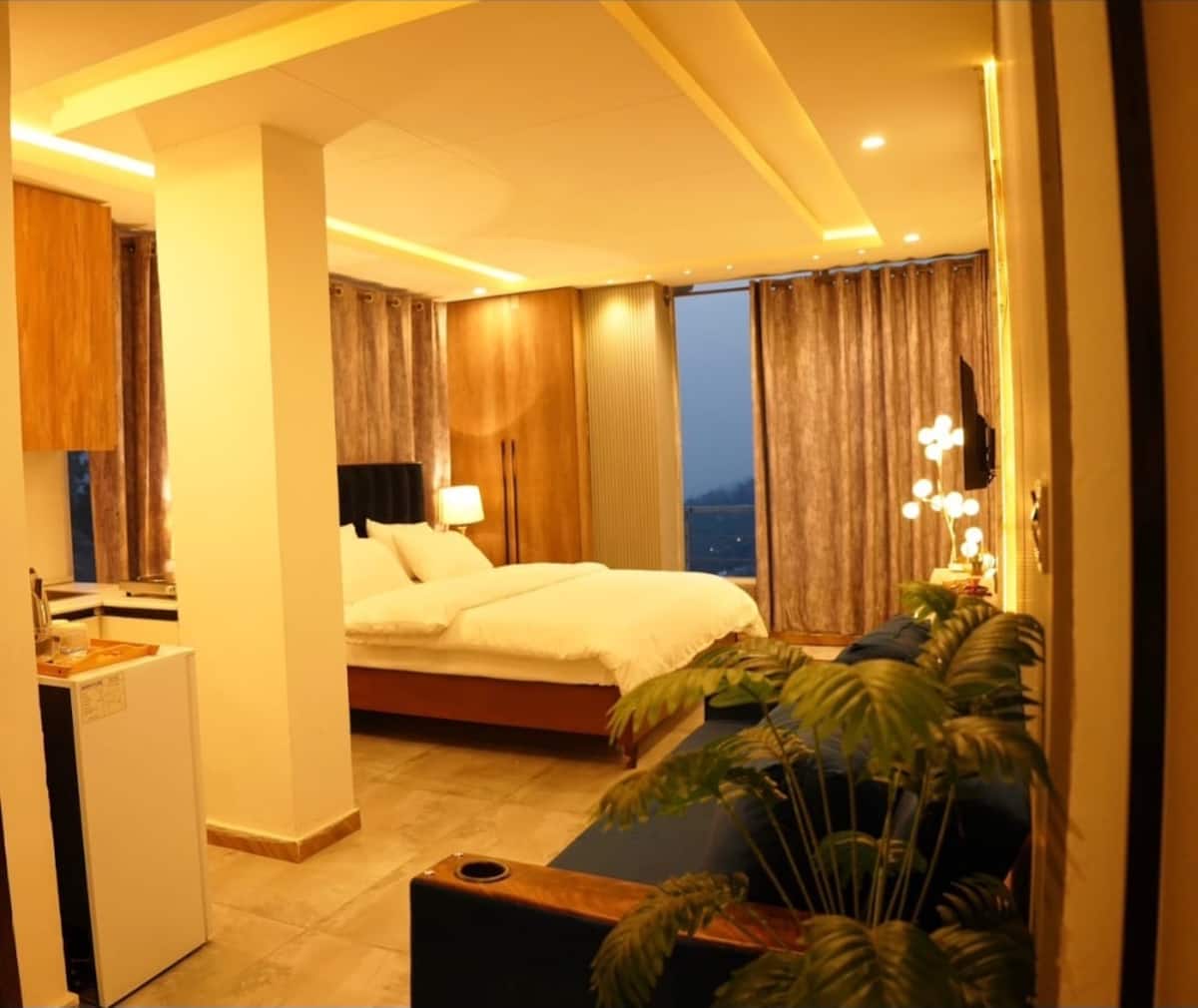 Breathtaking Valley View Apartment photo 5
